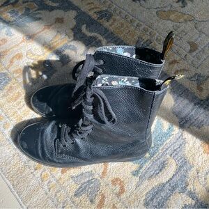 Dr. Martens air wear bouncing soles boots